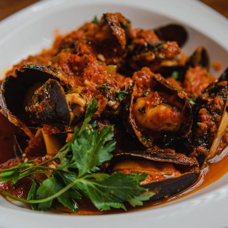 Mussels in fresh tomato sauce and feta
