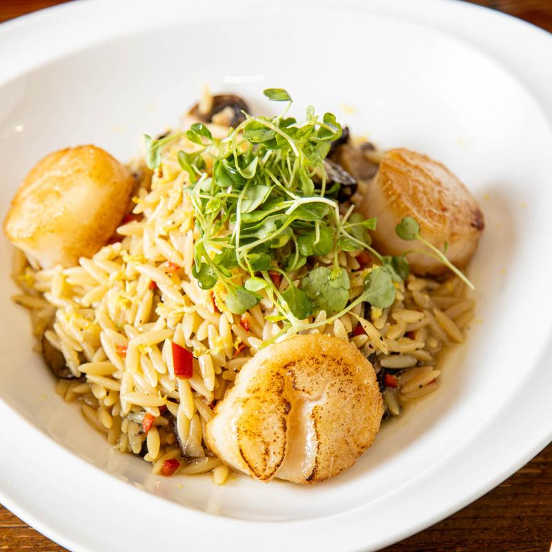 Kritharoto me htenia Greek orzo with mushrooms and scallops